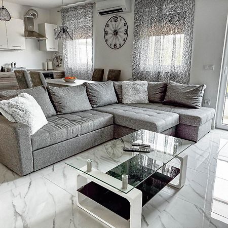 Brand New 2 Bed, 1 Bath Condo Zadar Eksteriør bilde